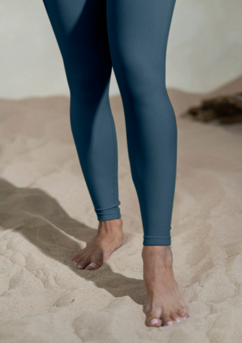 Vanity-Couture-Womens-Luxury-Athleisure-Fitness-Attire-Yoga-Pilates-Gym-Clothing-Penelope-Compression-Seamless-Sports-Leggings-Tights-in-Bright-Blue-Blueberry-Navy